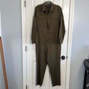 Banana Republic Tencel Flight Utility Jumpsuit size 6 olive green